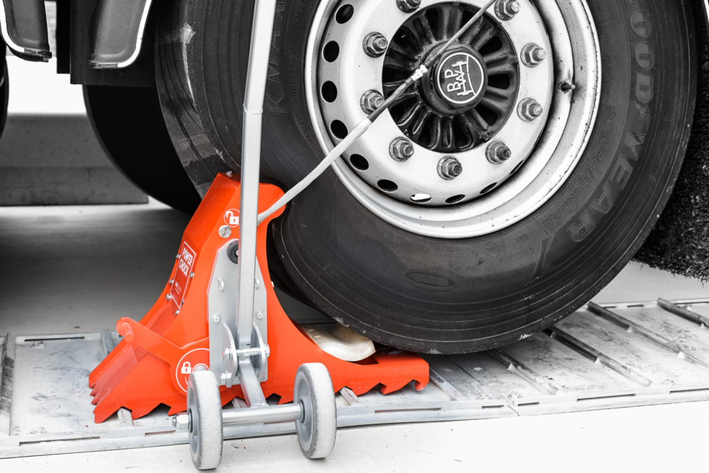 POWERCHOCK-7-chock-blocks-rear-wheel-of-truck