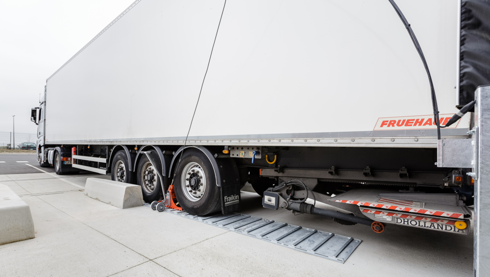Truck-is-secured-with-POWERCHOCK-7-wheel-chock