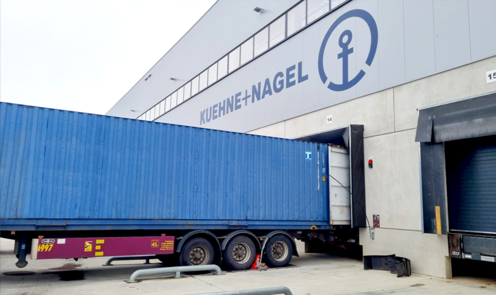 Quai de chargement de Kuehne+Nagel Tessenderlo sécurisé avec système de retenue POWERCHOCK