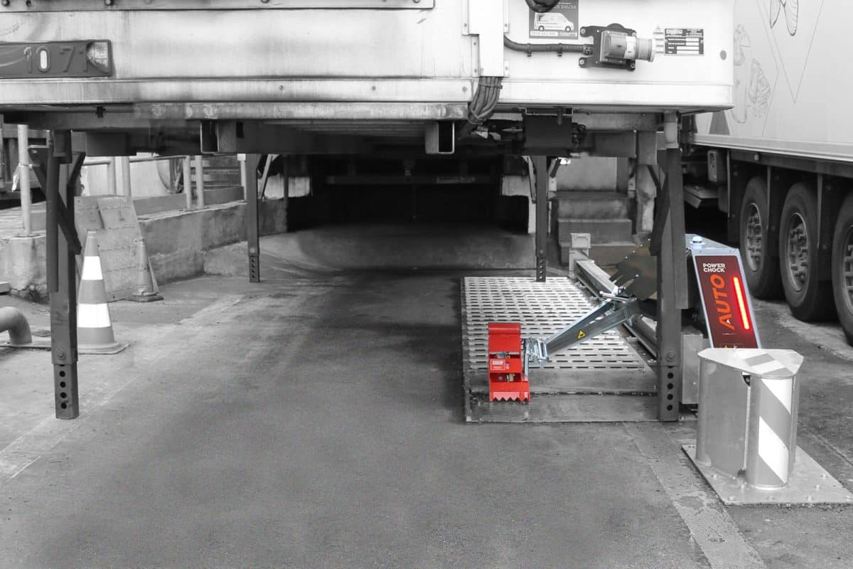 POWERCHOCK AUTO befindet sich unter der Wechselbrücke